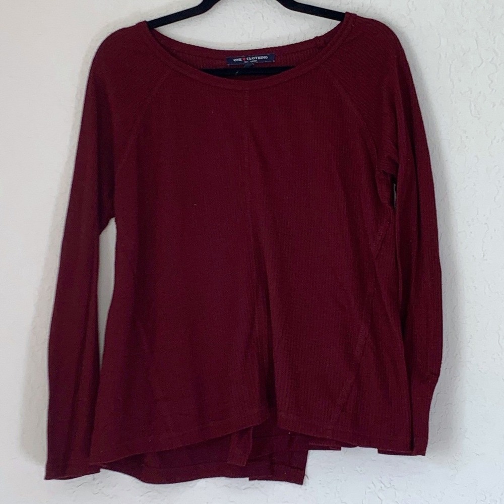 One Clothing Waffle Knit Thermal Top Women M Burgundy Red Split Back Flowy Cute